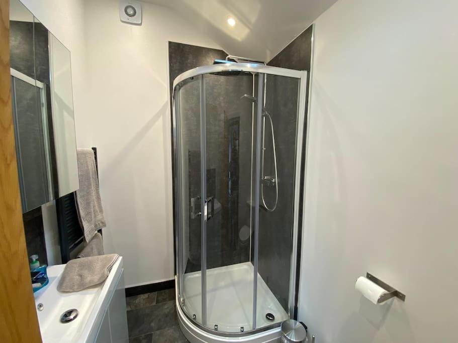 Stansted Airport Luxury Annexe With Parking. Διαμέρισμα Birchanger Εξωτερικό φωτογραφία